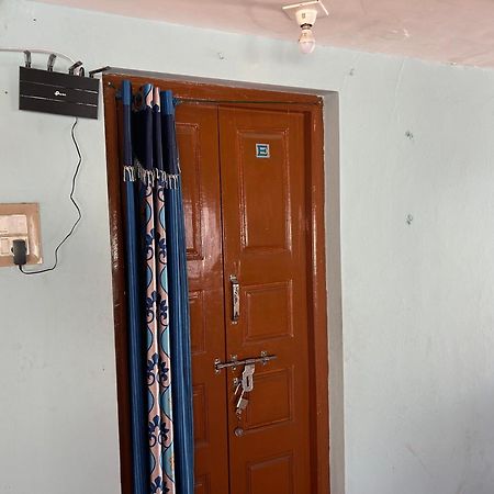Anbu Ramana Guest House Tiruvannāmalai Exterior foto